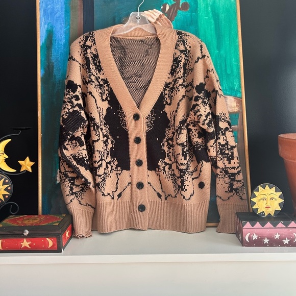 Chic Tan and Black Floral Cardigan Small - Picture 11 of 11